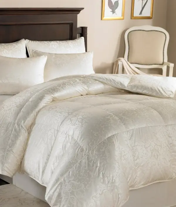 Eliasa Eiderdown Comforter by Downright
